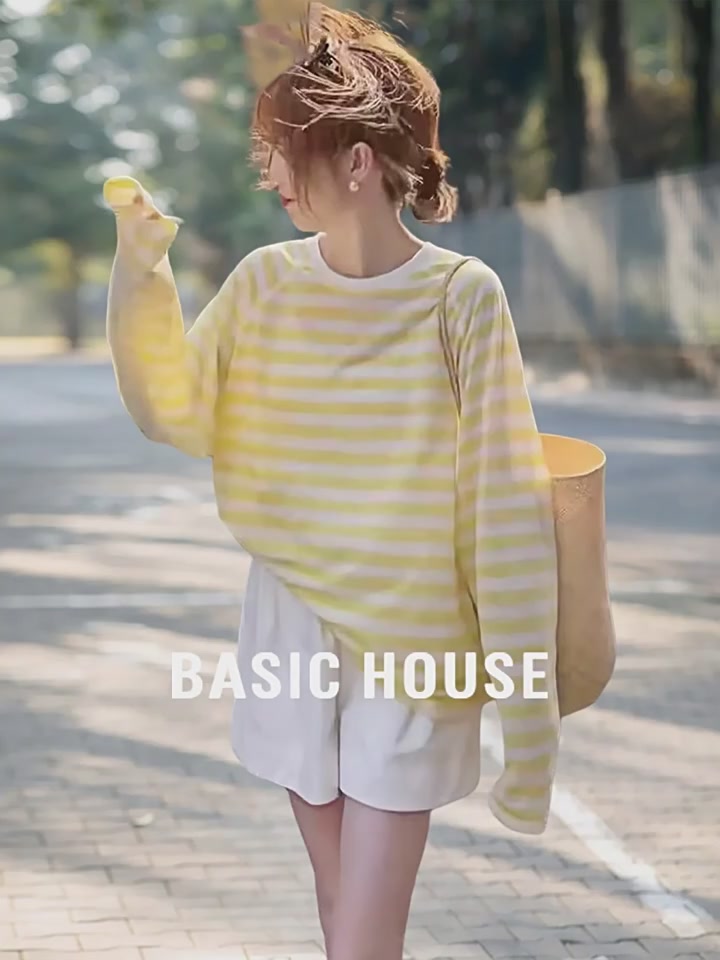 慵懒春日里的韩系撞色美学：百家好条纹T恤的文艺日常