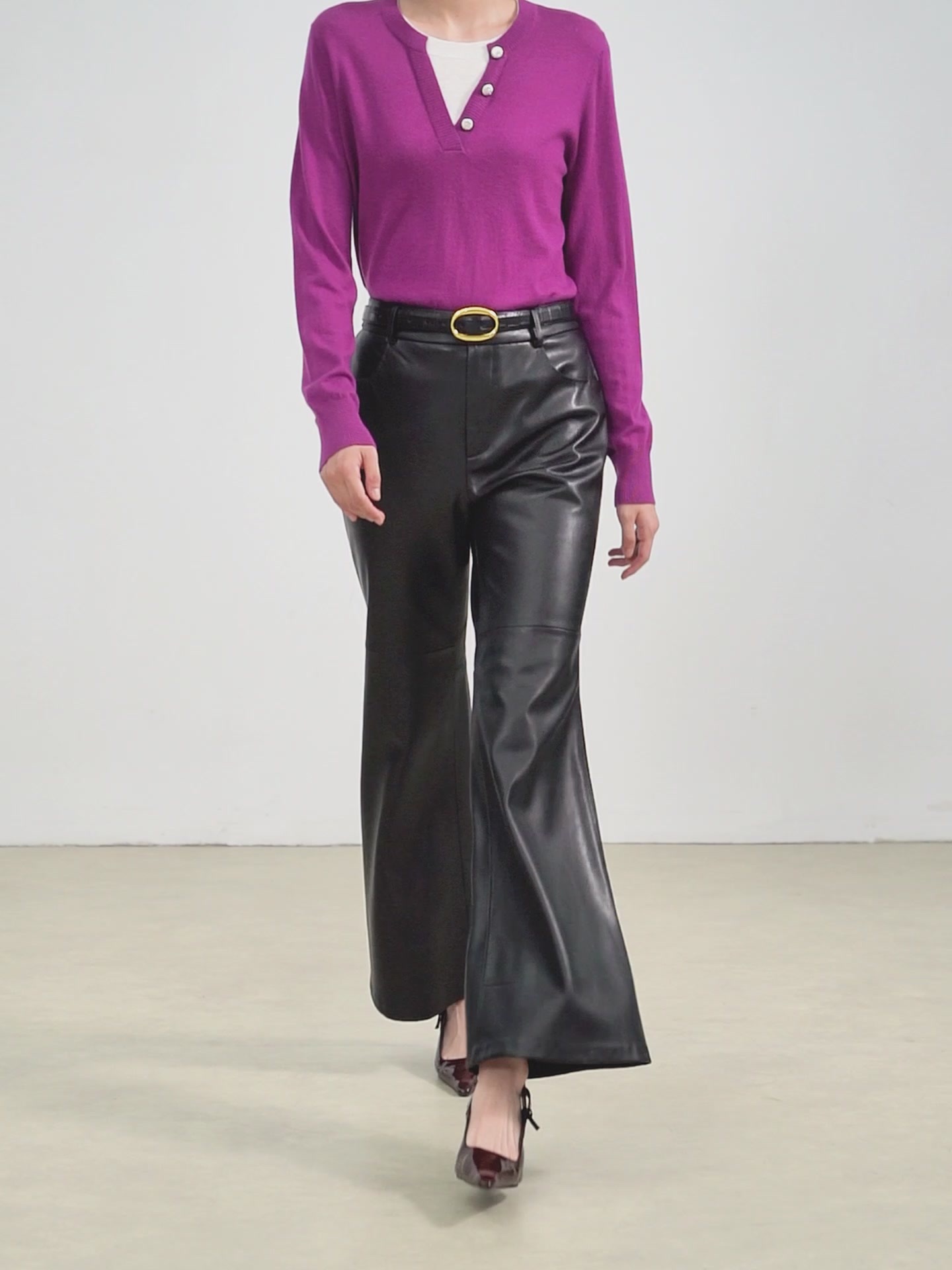 复古喇叭皮裤上身实测：显瘦还是显胖？佧茜文这条裤子让我又爱又恨