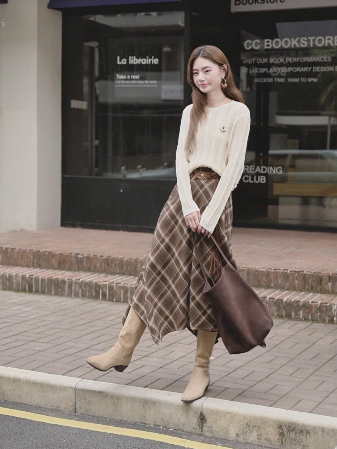 晚白ONEBUYE冬上新：复古高领毛衣，是温暖还是时尚陷阱？