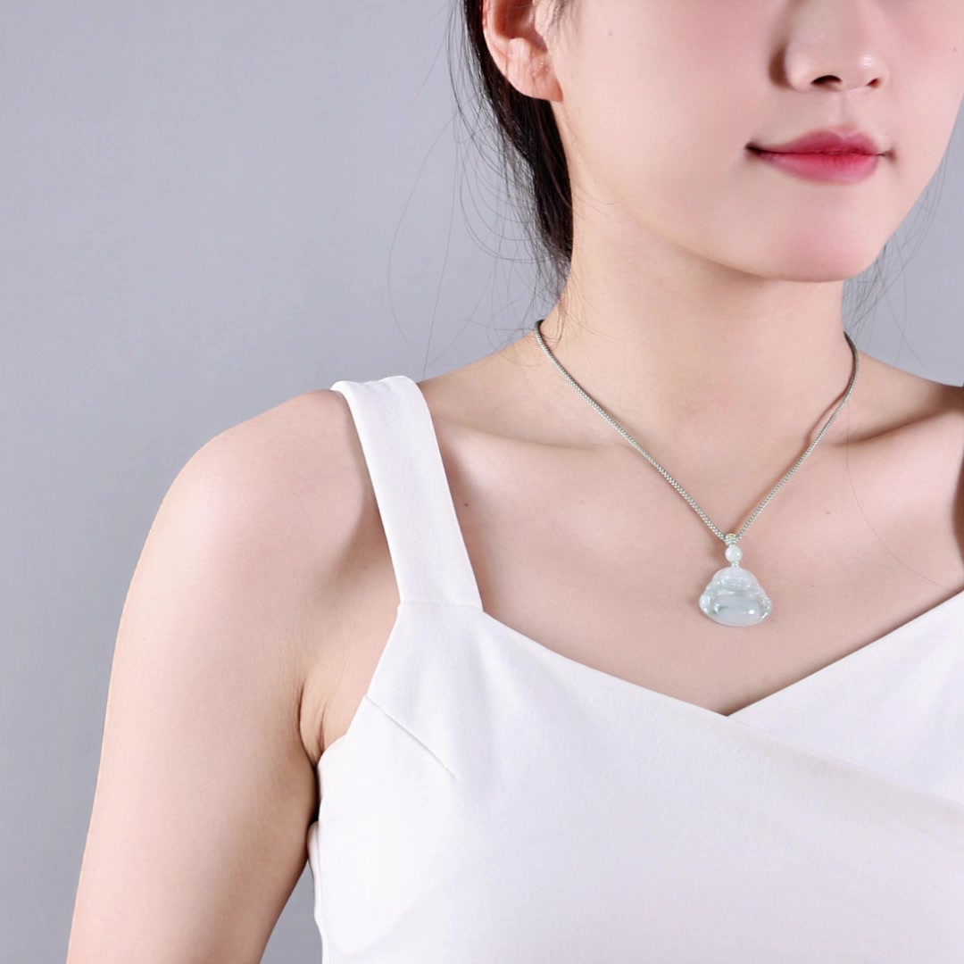 翡翠大肚佛公吊坠：是福气还是坑？我的真实体验分享