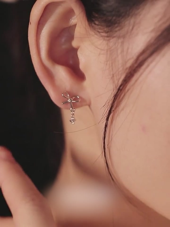 DTOTO 999足银蝴蝶结耳钉：轻盈优雅的日常点缀