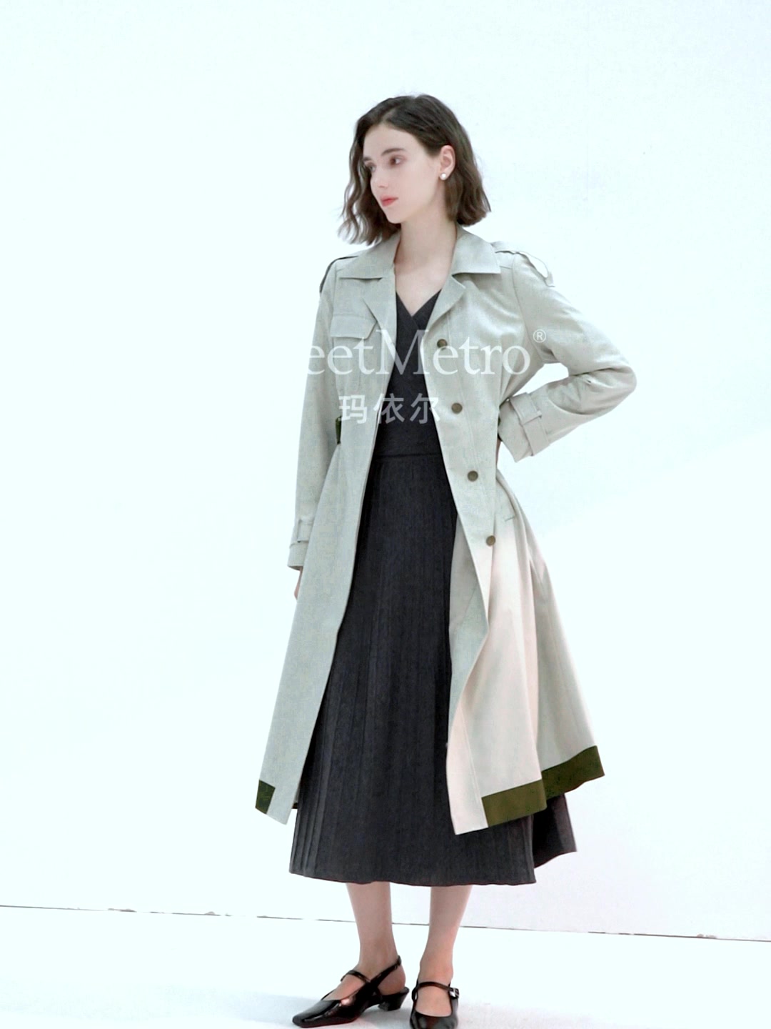 穿上这件风衣，我仿佛成了都市里的“氛围感”王者