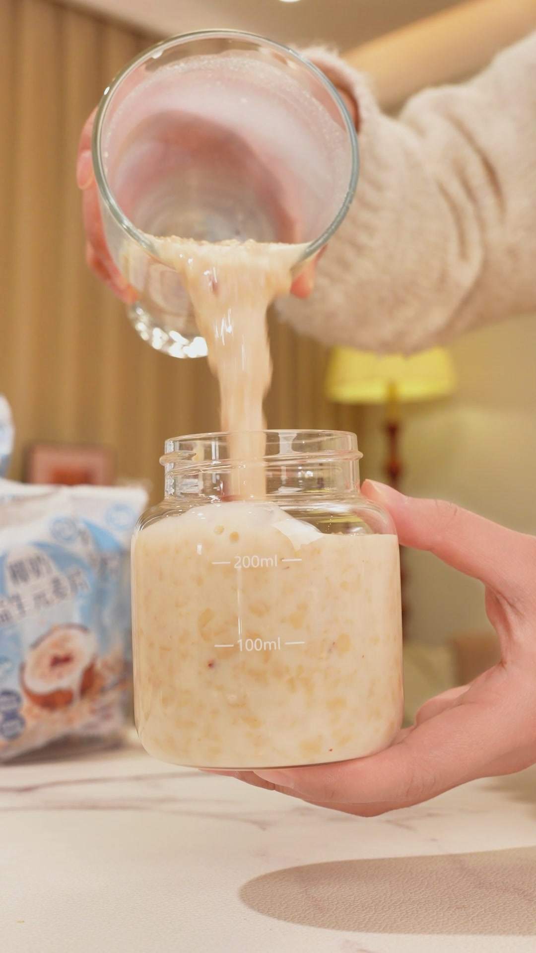 王饱饱新品测评：椰奶益生元麦片，是健康早餐还是智商税？