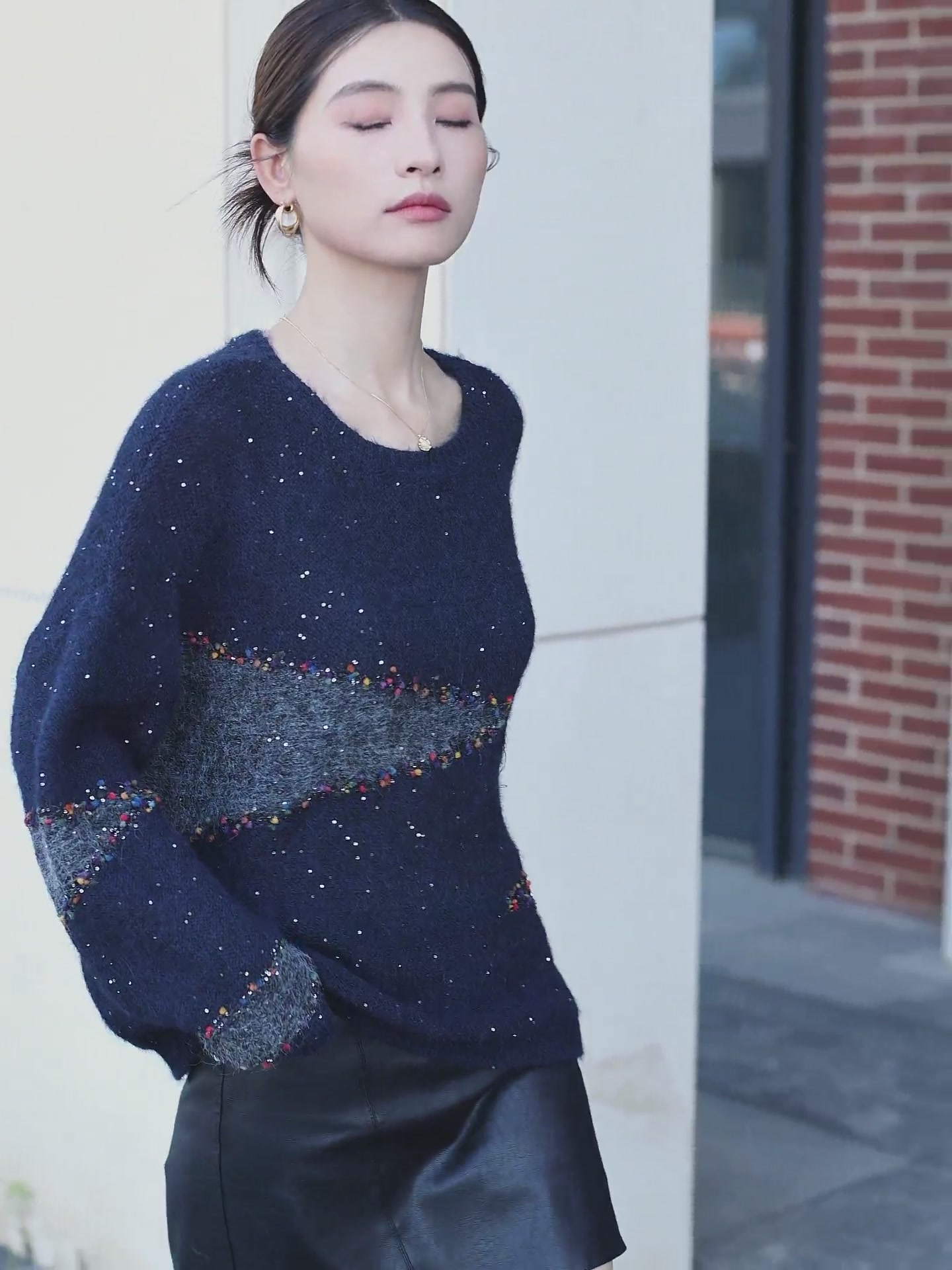 慵懒风亮片彩点套头毛衣：990元的针织衫，值不值得入手？