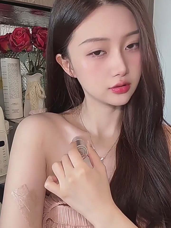 HFP固体香水7.8g：小巧便携，持久留香，但香味选择有限