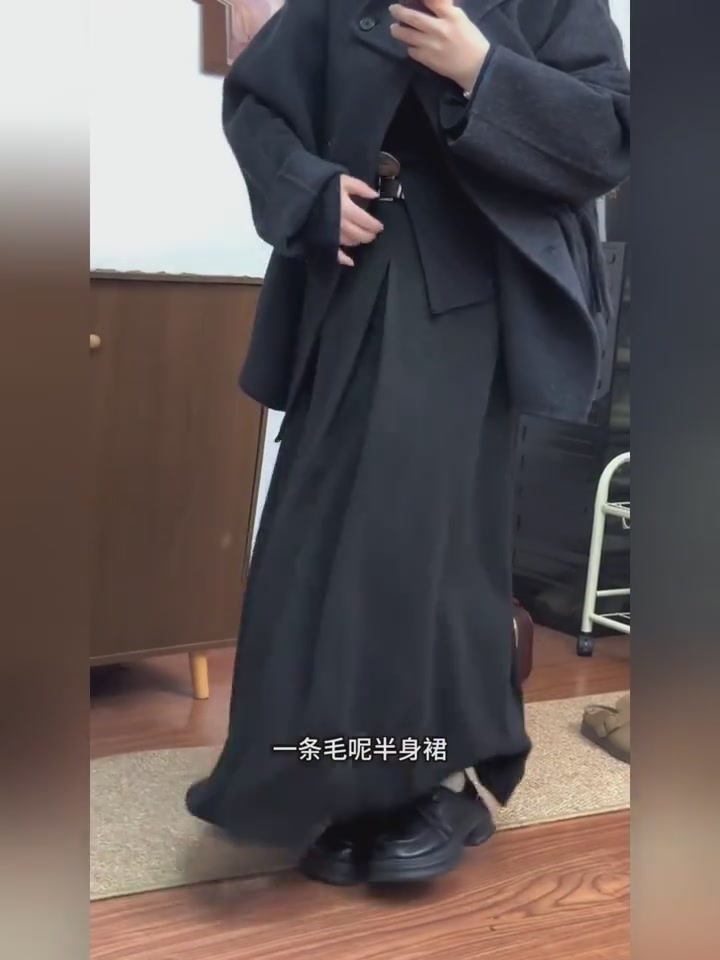 这条灰色毛呢半身裙，让我在秋冬街头成了“韩系ins风”的焦点！
