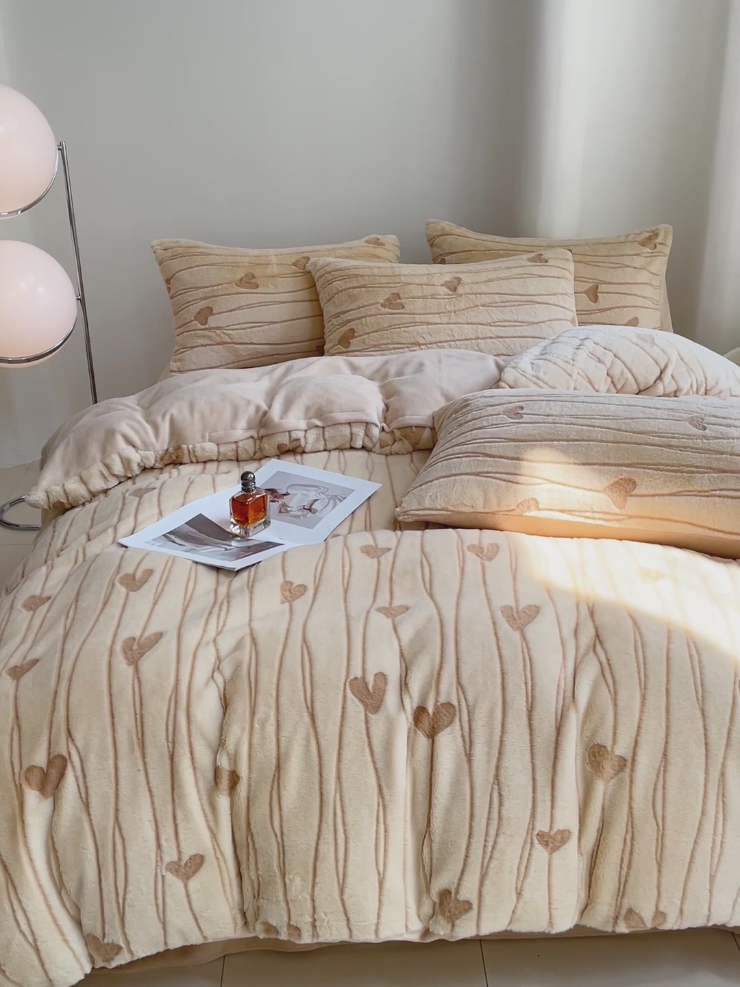 皇冠经典加厚雕花仿兔毛绒三/四件套：冬天窝床的快乐，我悟了！