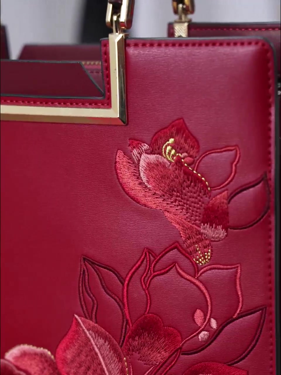 「红」运当头，我的刺绣新娘包藏着整个婚礼的温柔