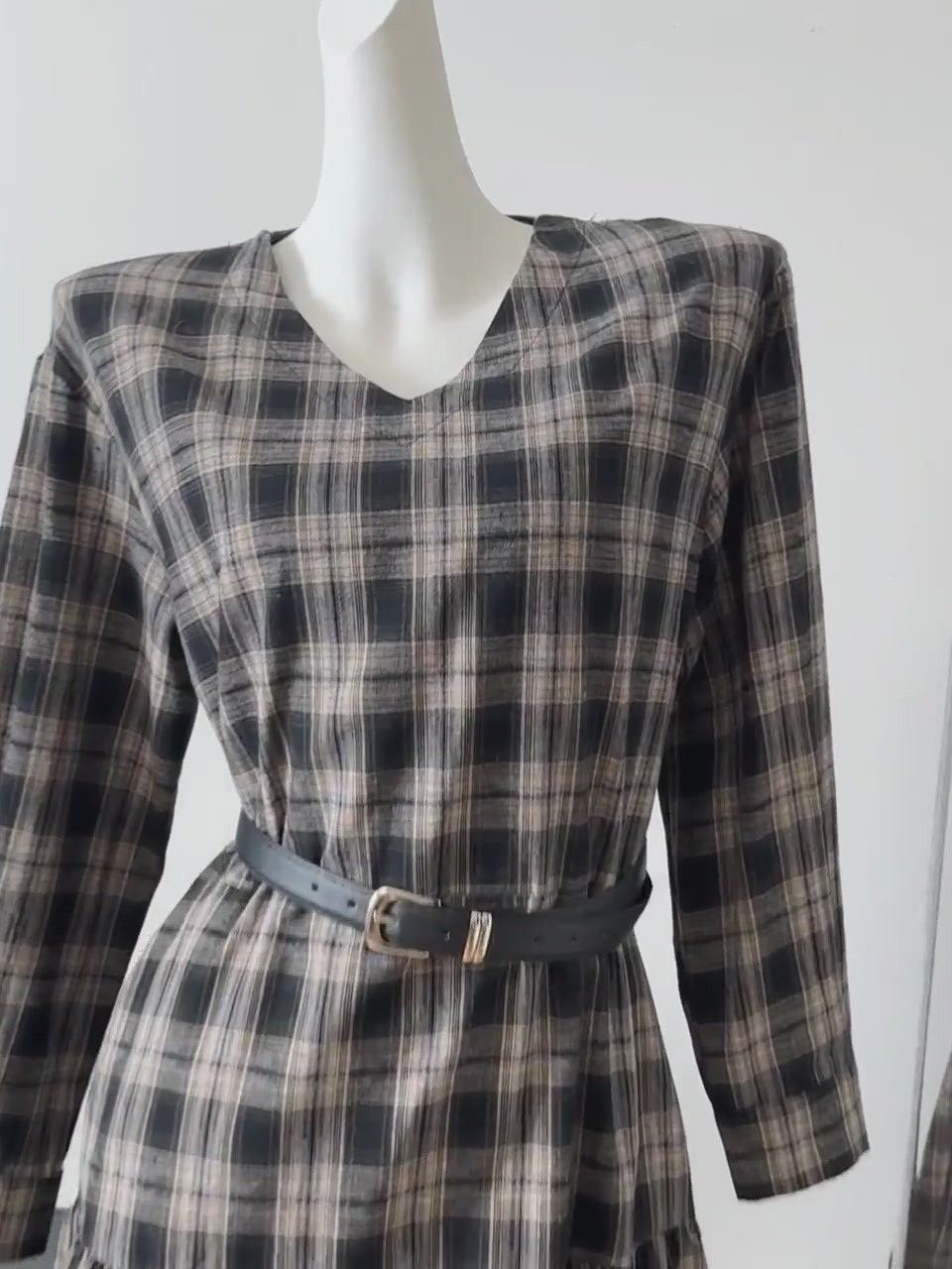 赢夫人复古连衣裙|V领抽褶设计感,格子控必入!