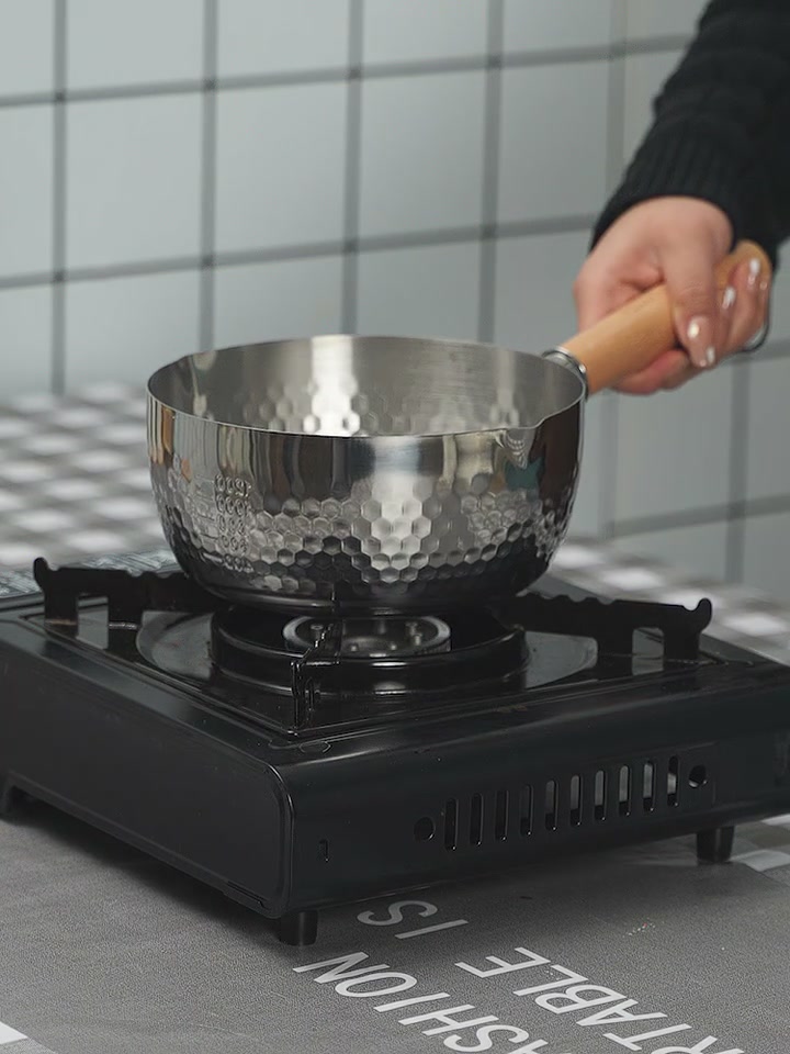 温仑山雪平锅：厨房里的‘速度与激情’，18cm小锅也能玩出大花样