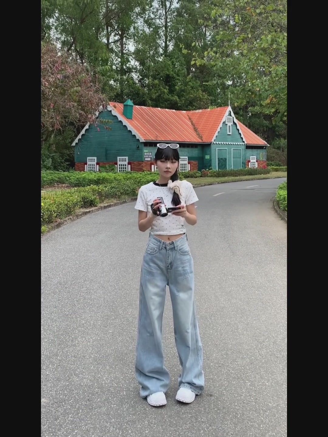 K家美式复古阔腿弯刀裤，破洞微喇叭牛仔裤体验：高腰百搭，复古感拉满！