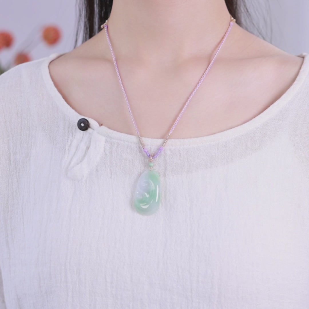 印象眸A货飘绿翡翠如意吊坠体验：百元级翡翠的“真香”时刻？