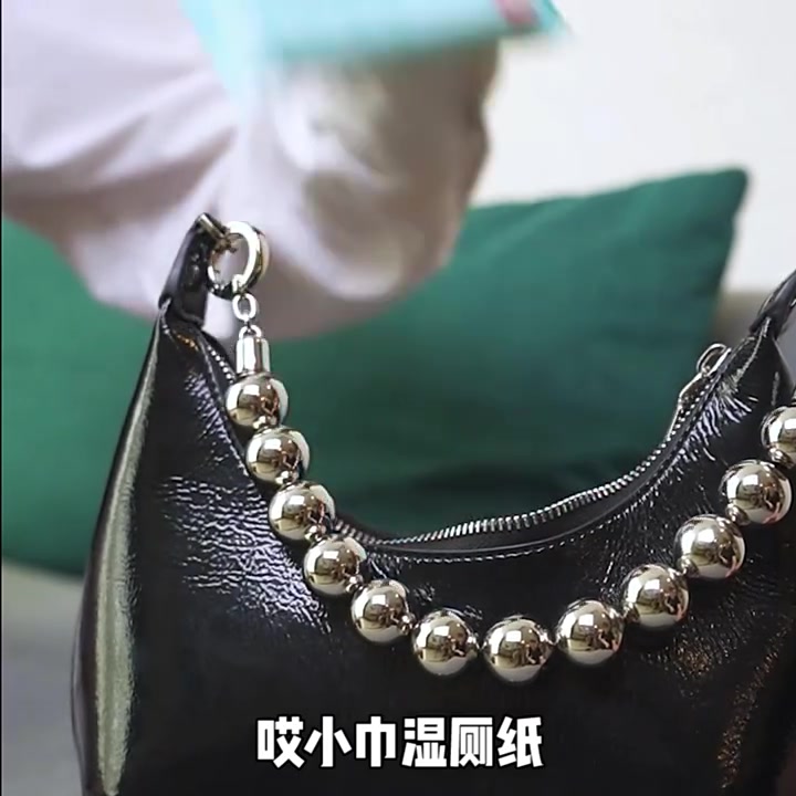 冬日里的温柔守护，这条毛呢半裙让我爱不释手！