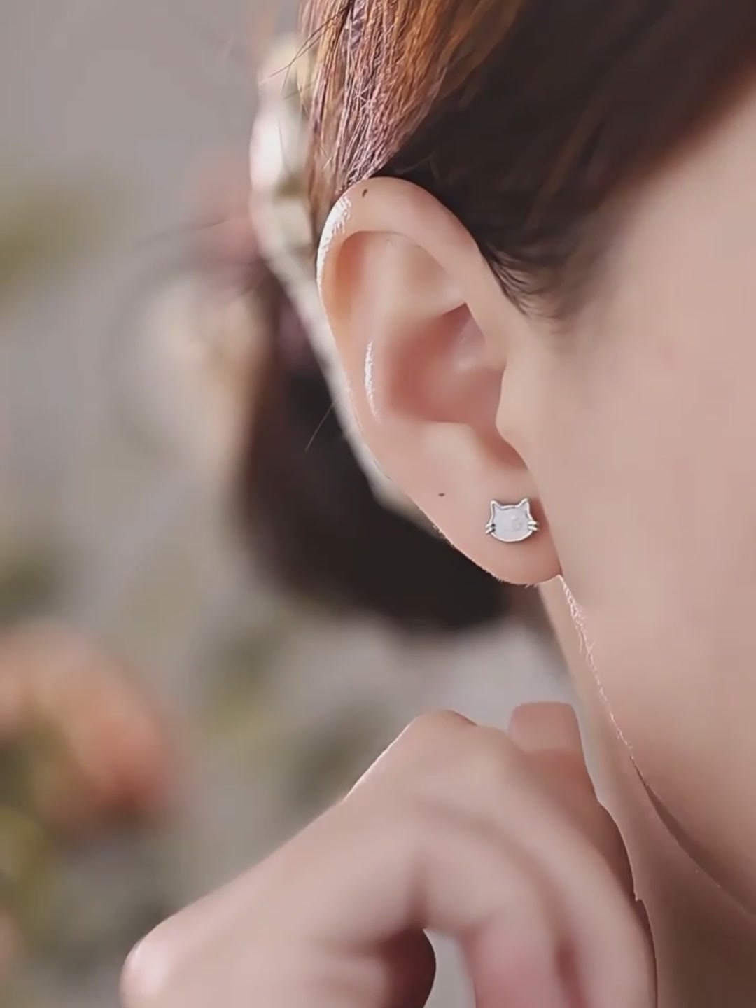 DTOTO不对称小鱼与猫耳钉：轻奢感与减龄设计的巧妙碰撞