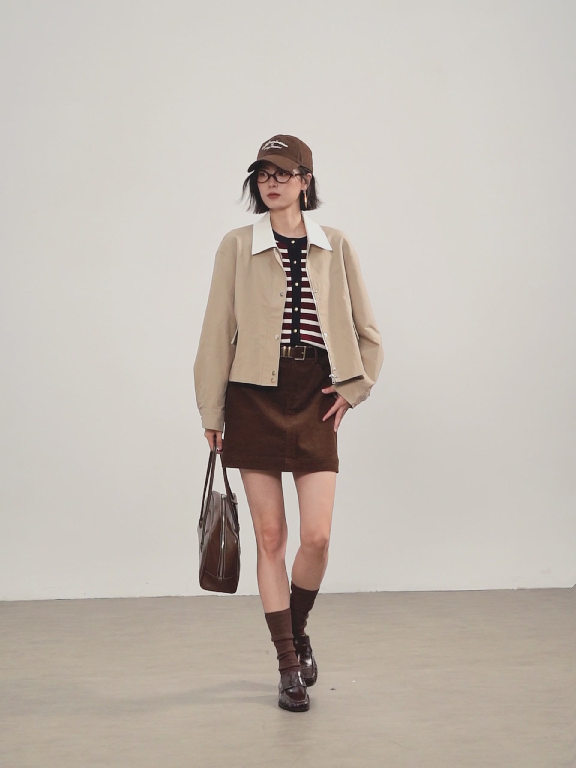 佧茜文撞色外套：复古潮流的千元冒险