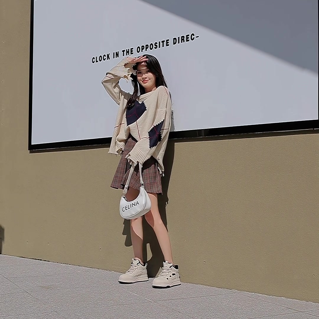 达芙妮厚底高帮板鞋：冬季保暖神器还是时尚灾难？