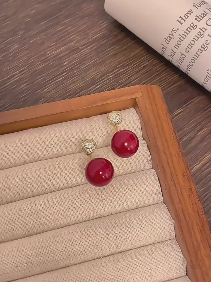 过年戴红豆耳环，我居然被自己美到了！
