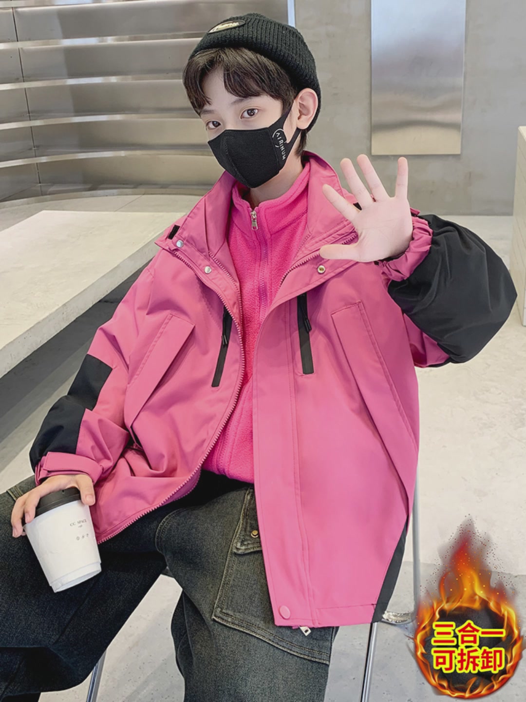 冬日里的探险家，这件冲锋衣让男宝秒变户外小勇士！