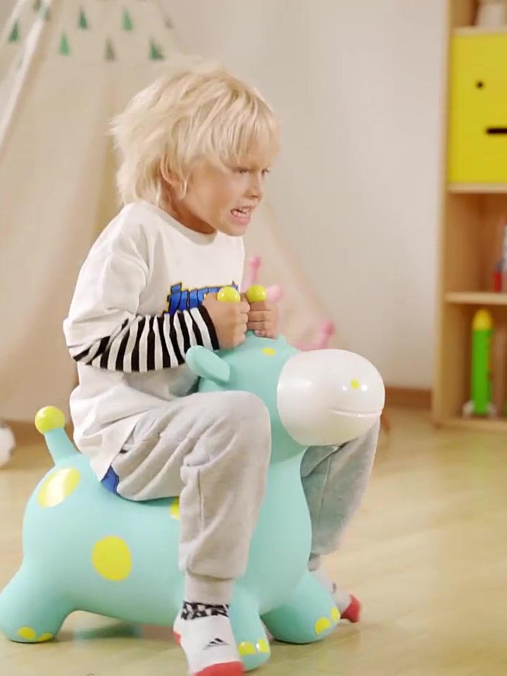林老师充气跳跳鹿：宝宝的第一匹‘坐骑’，音乐一响全家笑场！