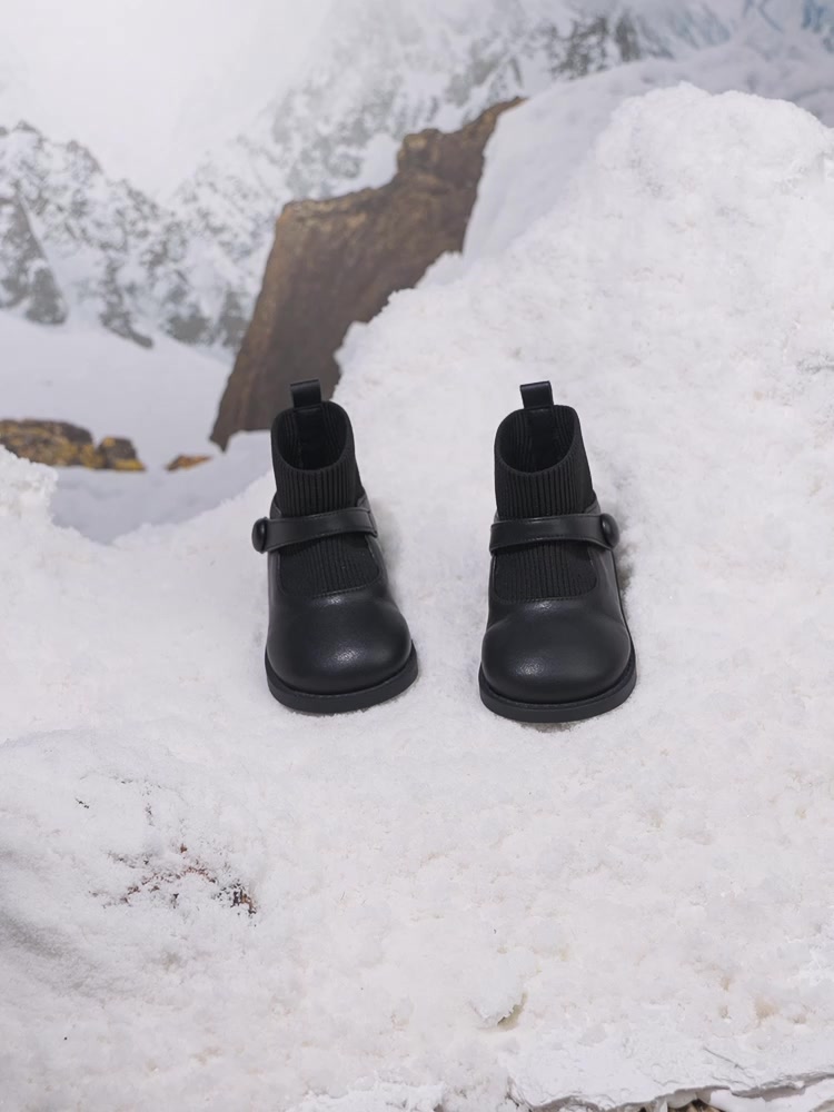 斯纳菲学步袜靴：冬天里的小暖炉，还是坑娃的“时尚陷阱”？