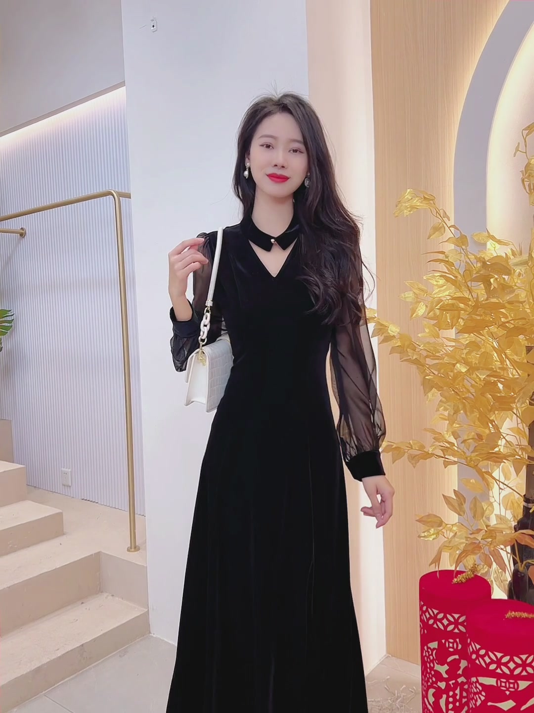 兰瑟儿这条黑金丝绒裙，穿上秒变法式复古名伶！