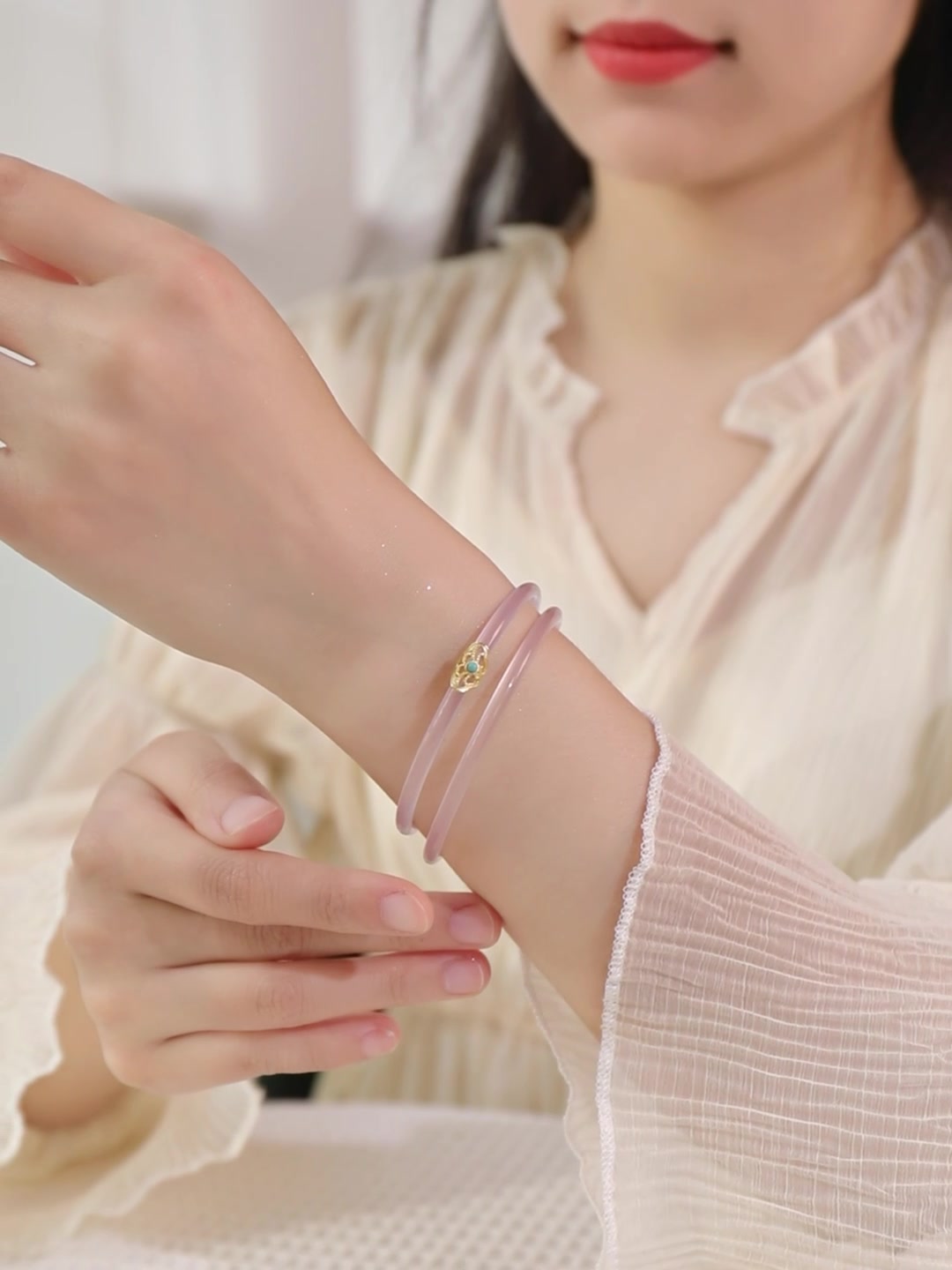 印象眸这对叮当镯，戴上就摘不下来了！附证书的玉髓手镯到底值不值？