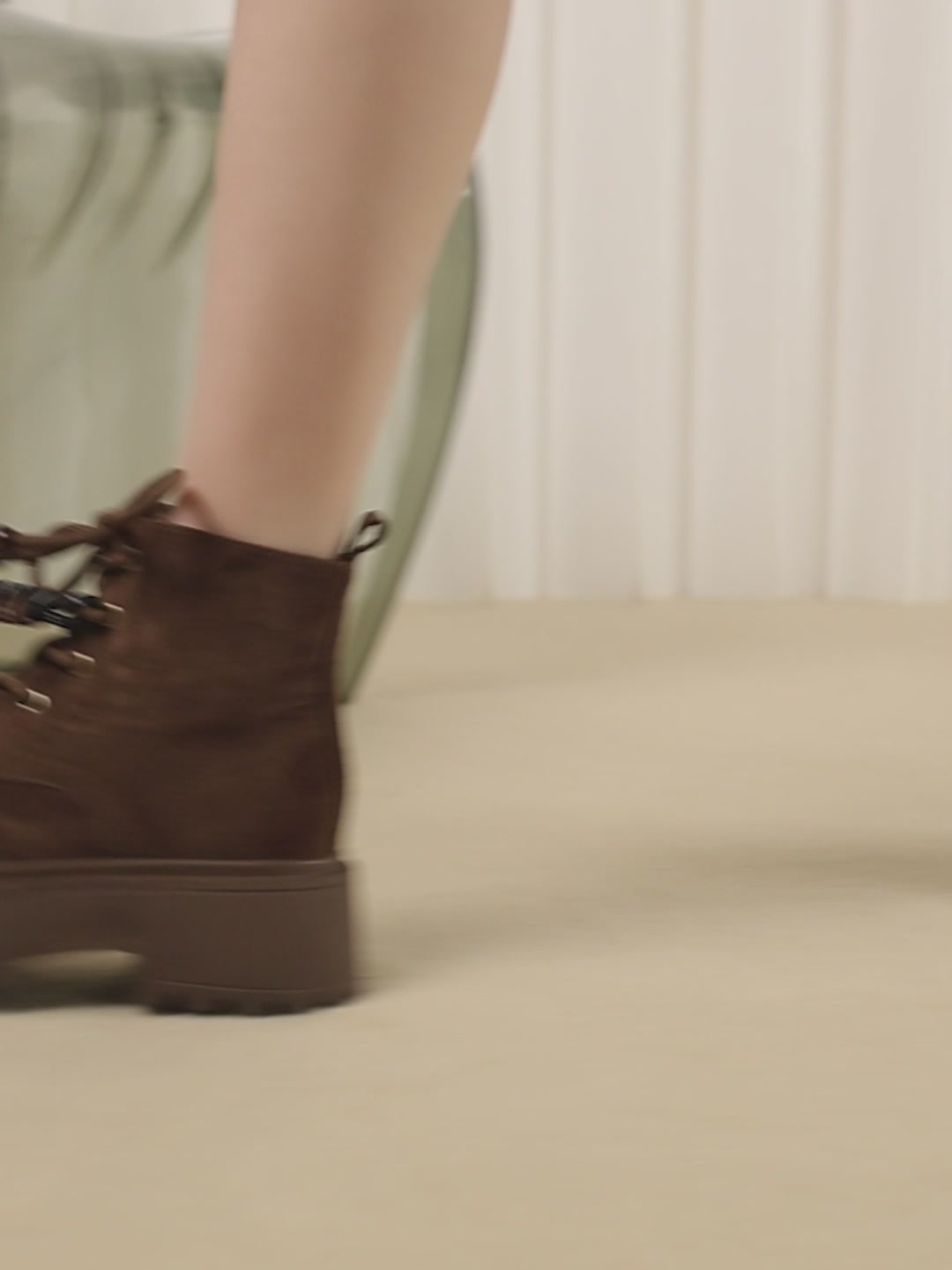 这双达芙妮马丁靴，我愿称之为秋冬显瘦神器！🔥