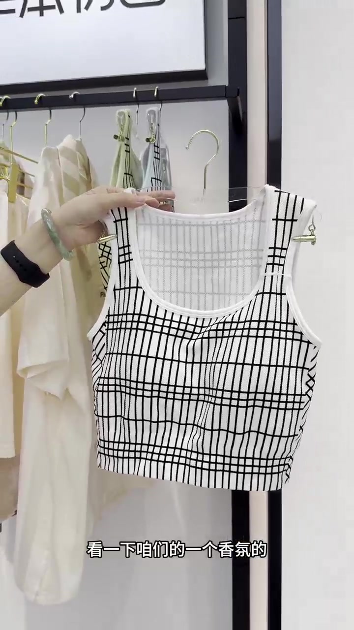 贝茜妮复古羽绒服｜2999元买到的冬日慵懒风，值哭了！ 第2张图片