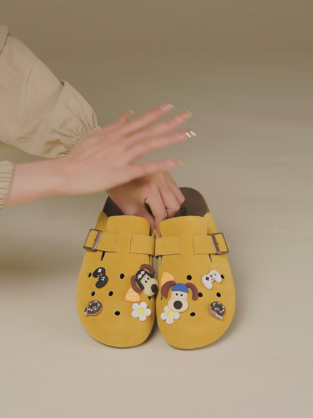 日泰勃肯凉鞋：头层牛皮下的甜美暴击，秋季也能穿出慵懒感！