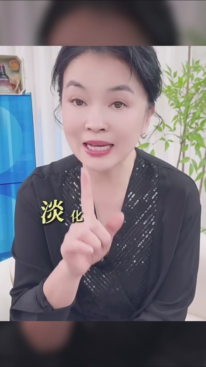 米加极光美白紧致精华油：4ml试用装，是旅行救星还是智商税？