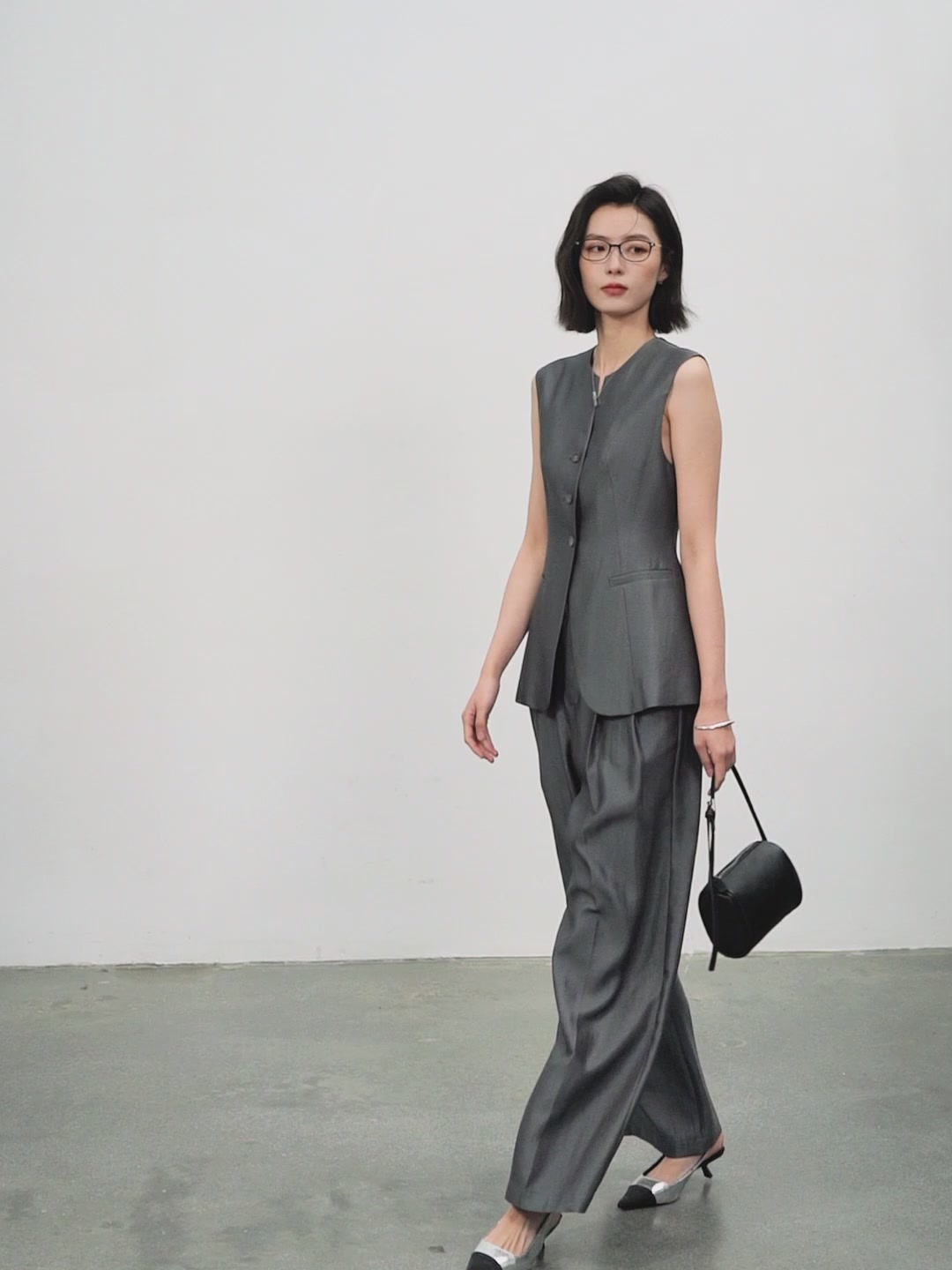 佧茜文知性马甲直筒裤套装：千元价位值不值？我的真实穿搭体验分享