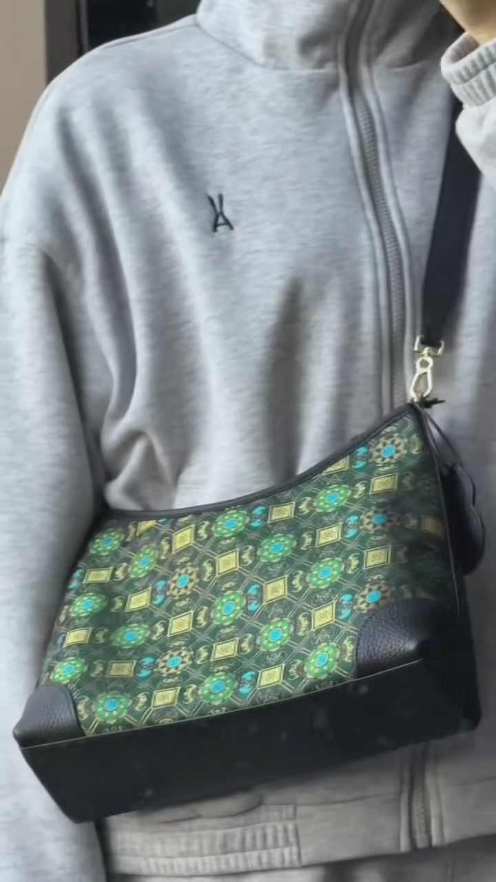 天煦PMSIX非遗宋锦真皮斜挎包：国风与现代的碰撞，值不值这个价？