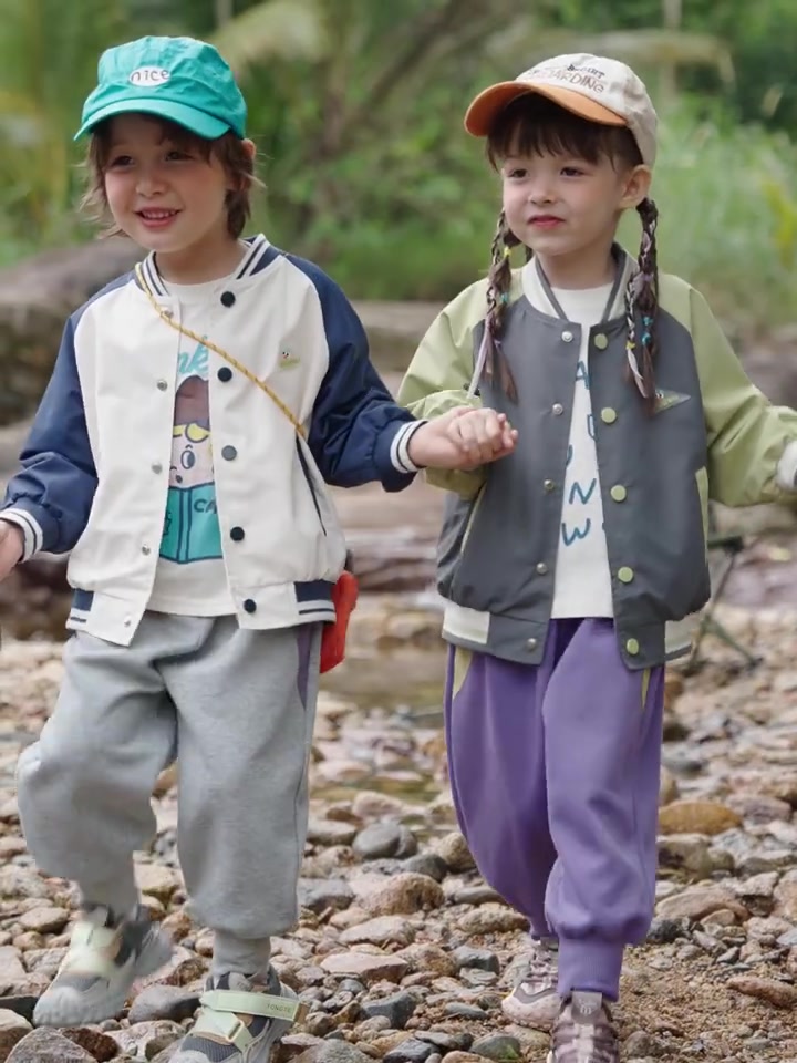 嘟嘟家棒球服测评：春天带娃出门，这件外套到底值不值四百块？