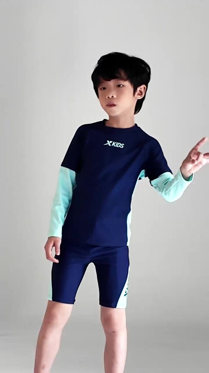 特步儿童泳衣：防晒速干，让宝宝玩水无忧