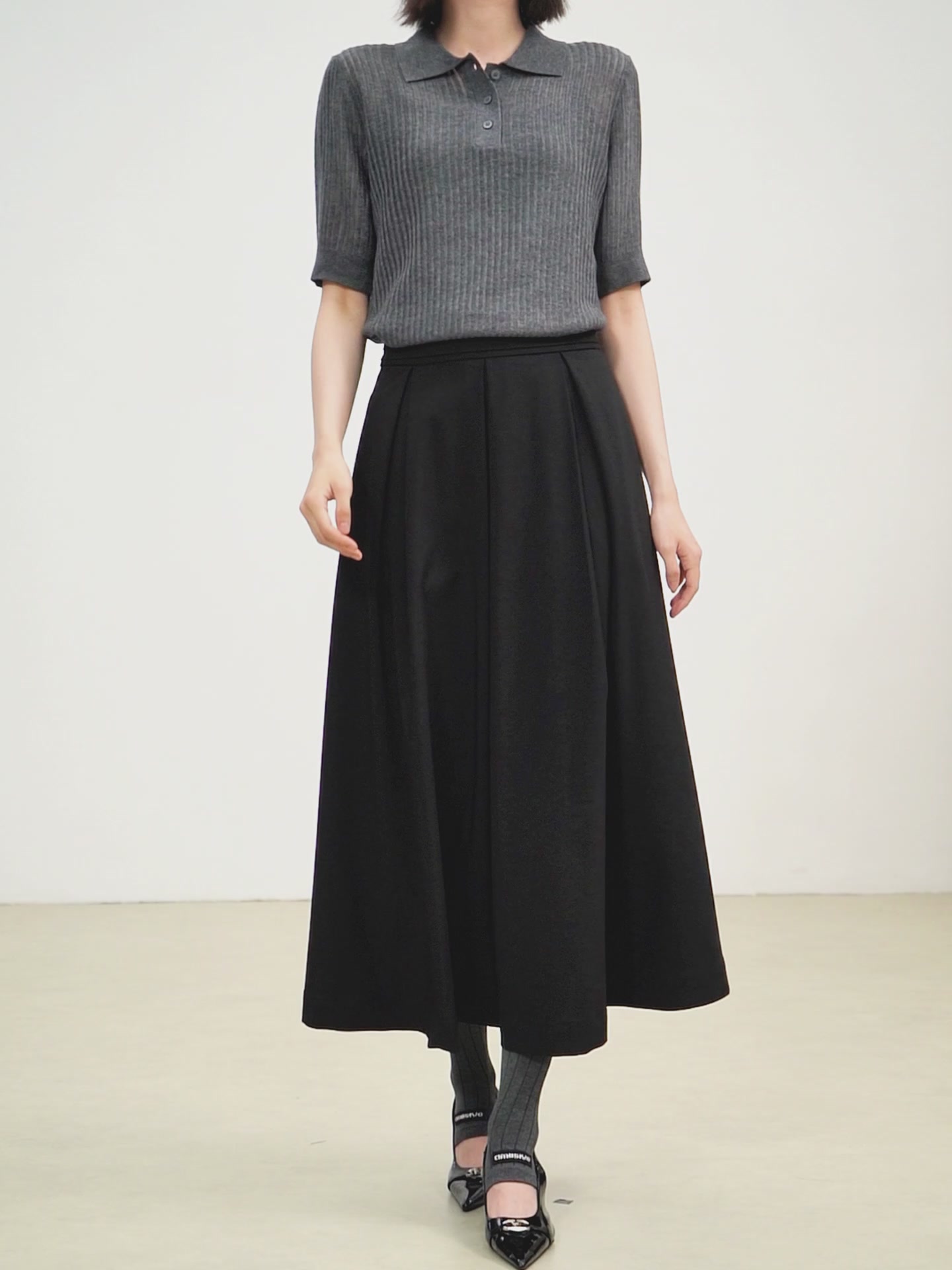 佧茜文这条复古赫本风半身裙，让我在秋天找到了优雅的松弛感