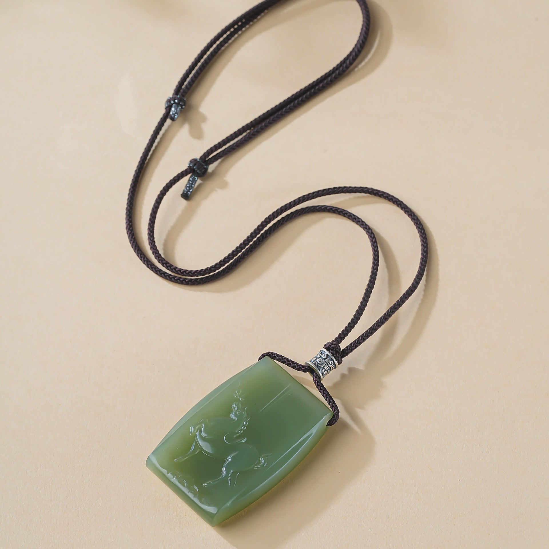 花七千买块玉坠值不值？我戴了三个月才敢说真话