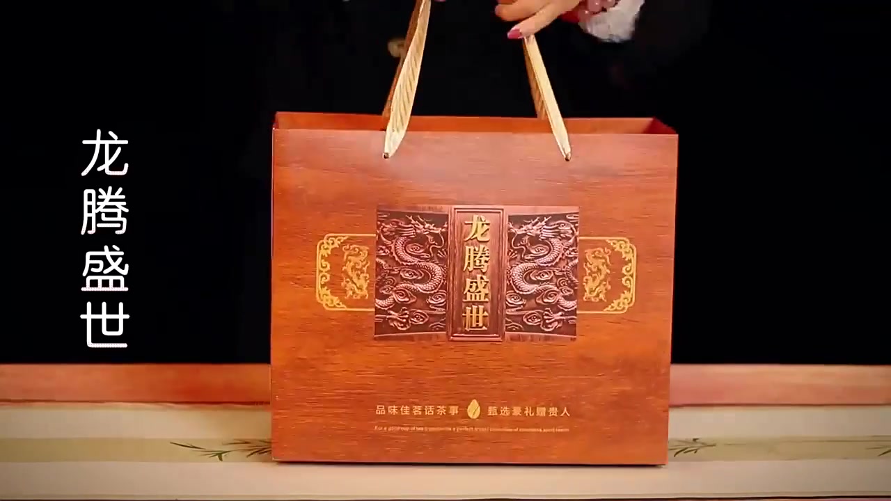 辣妹必备!这条低腰微喇牛仔裤也太显腿长了吧! 第3张图片