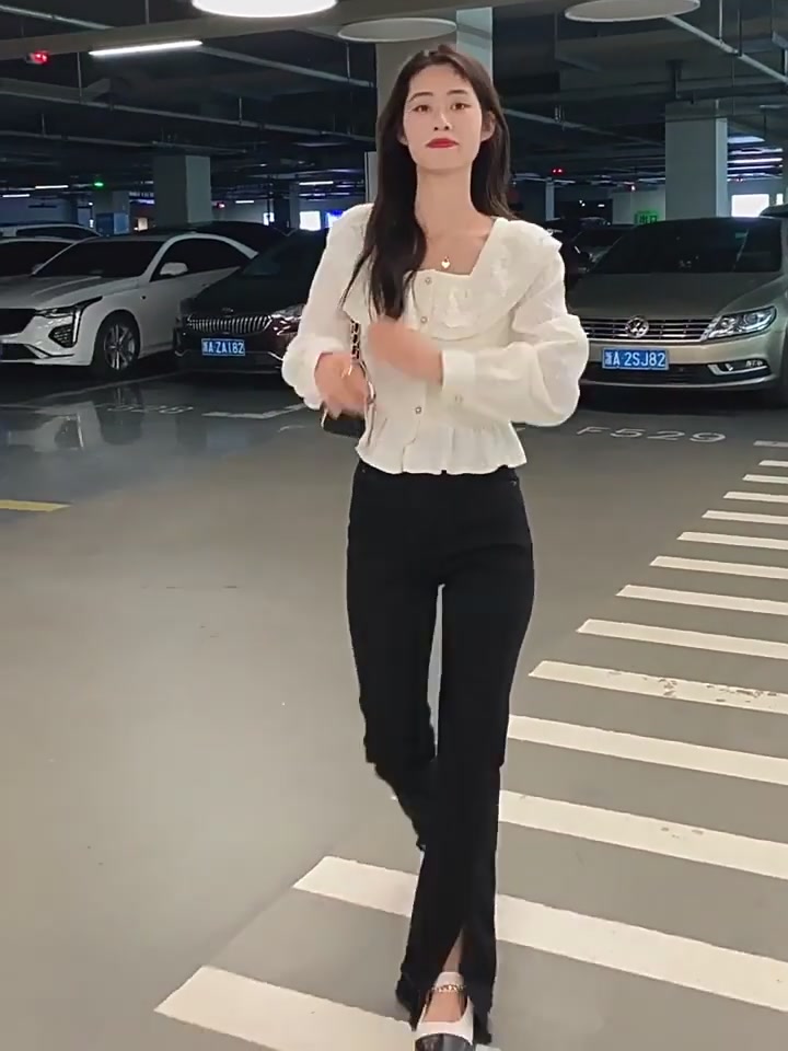 甜小二黑色蕾丝小衫，法式浪漫宫廷风，小个子也能穿出绝美气质！